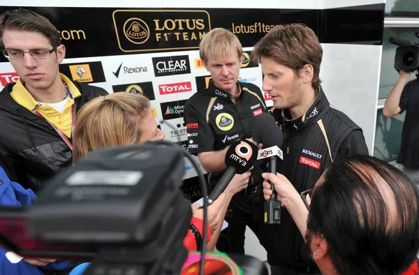 Kierowcy Francuski Romain Grosjean Zespołu Lotus Renault Jest Przesłuchiwany Podczas — Zdjęcie stockowe
