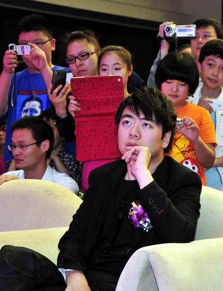 Pemain Piano Cina Lang Digambarkan Pada Final Kompetisi Piano Remaja — Stok Foto