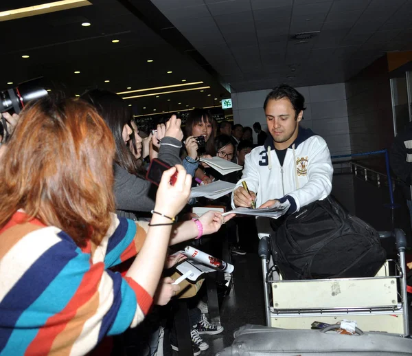 Brazilian Driver Felipe Massa Ferrari Signs Chinese Fans Arriving Pudong — Stock Photo, Image