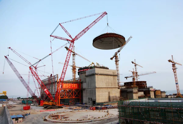 Sta Issando Una Cupola Sulla Struttura Contenimento Del Reattore Numero — Foto Stock