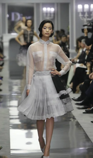 Modeller Visar Nya Kollektionerna Christian Dior Våren Sommaren 2012 Paris — Stockfoto