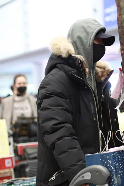 Chinese Zanger Acteur Han Geng Afgebeeld Beijing Capital International Airport — Stockfoto