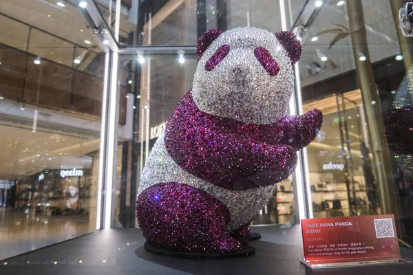 Uma Escultura Haha Panda Projetada Por Dennis Chan Está Exibição — Fotografia de Stock