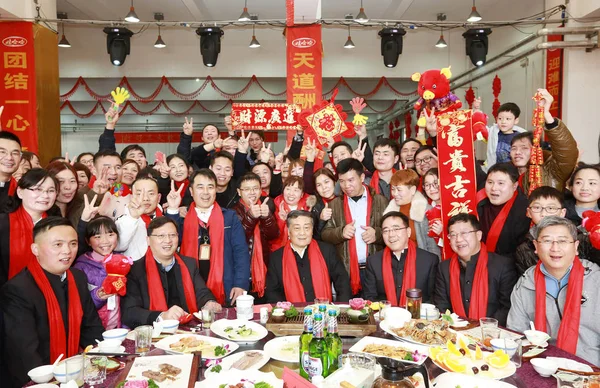 Zong Qinghou Předseda Wahaha Group Účastní Wahaha 32Th Novoroční Večeře — Stock fotografie