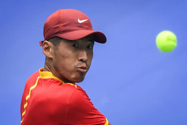 Zhe Chin Zwraca Strzał Daniel Japonii Taro Okresie Kwalifikacyjnym Pucharu — Zdjęcie stockowe