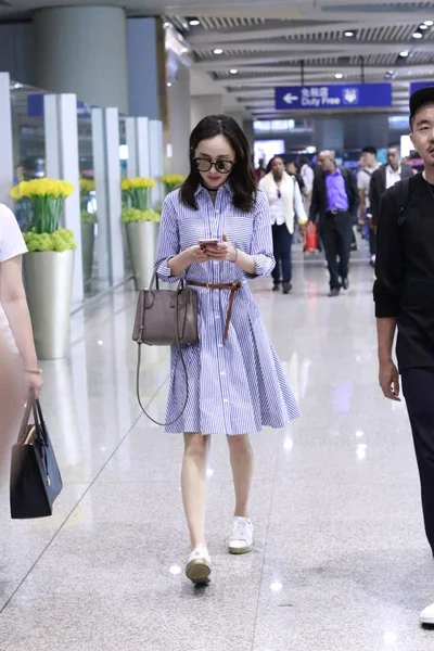 Chinese Actress Yang Pictured Beijing Capital International Airport Returning New — Stock Photo, Image