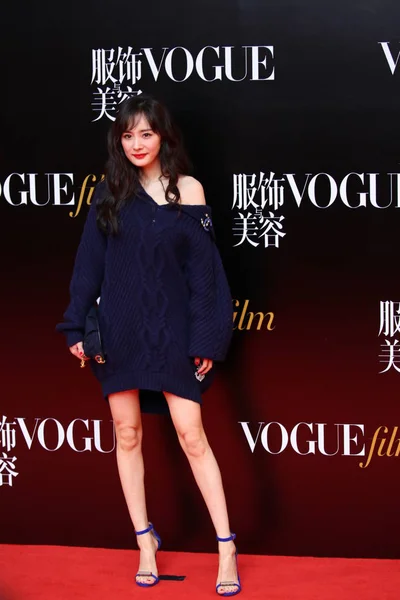 Čínská Herečka Jang Představuje Když Dorazí Červeném Koberci Pro Vogue — Stock fotografie