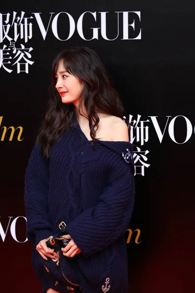 Actriz China Yang Posa Mientras Llega Alfombra Roja Para Vogue —  Fotos de Stock