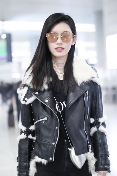 Modelo Chino Mengyao También Conocido Como Ming Llega Aeropuerto Shanghai —  Fotos de Stock