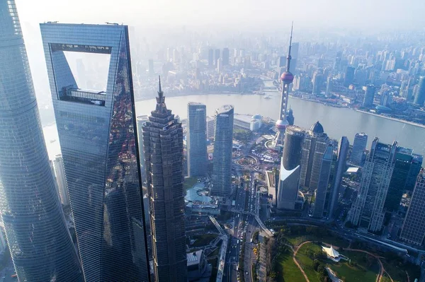 Skyline Del Distrito Financiero Lujiazui Pudong Con Torre Shanghái Izquierda —  Fotos de Stock
