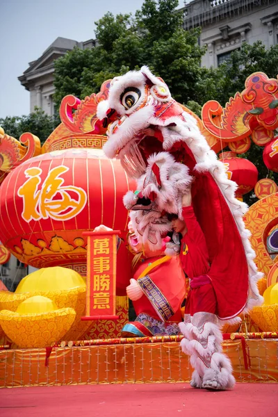Des Artistes Interprètent Danse Dragon Lion Pour Célébrer Nouvel Lunaire — Photo
