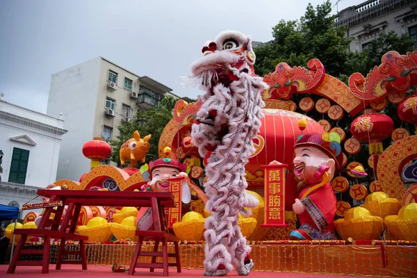 Gli Animatori Esibiscono Nella Danza Del Drago Del Leone Celebrare — Foto Stock