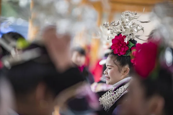 Povo Chinês Local Minoria Étnica Miao Vestido Com Trajes Tradicionais — Fotografia de Stock