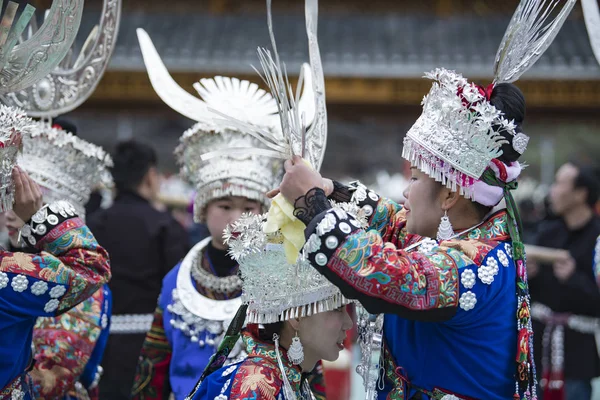 Popolazione Locale Cinese Della Minoranza Etnica Miao Vestita Con Costumi — Foto Stock