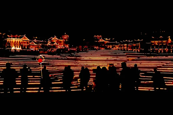 Besucher Sehen Terrassenförmig Angelegten Reisfeldern Beleuchtet Von Lichtern Der Antiken — Stockfoto