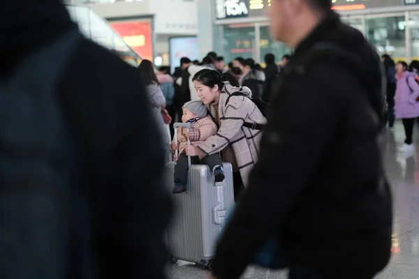 Passageiros Chineses Que Retornam Trabalho Partir Ano Novo Lunar Chinês — Fotografia de Stock