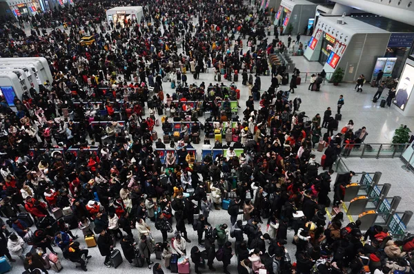 Chinese Passagiers Die Terugkeren Naar Het Werk Van Chinese Lunar — Stockfoto