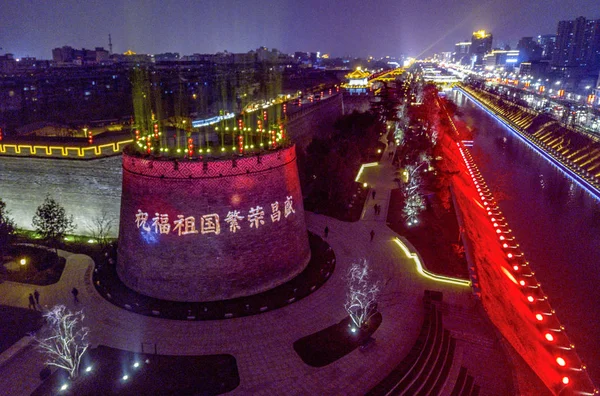 Древняя Городская Стена Освещена Световом Шоу Время Китайского Лунного Нового — стоковое фото
