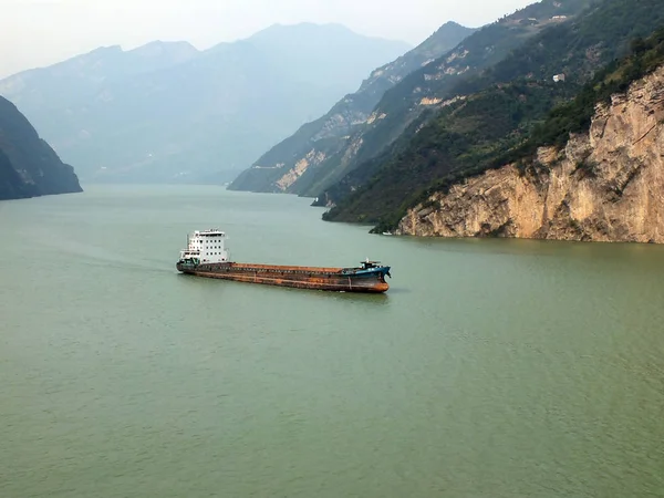Cargo Navigue Sur Fleuve Yangzi Xiling Gorge Après Que Niveau — Photo
