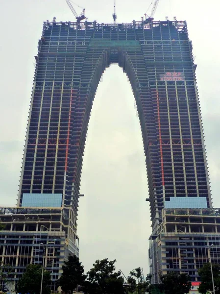 Vista Raspador Alto Céu Chamado Porta Oriente Que Está Construção — Fotografia de Stock