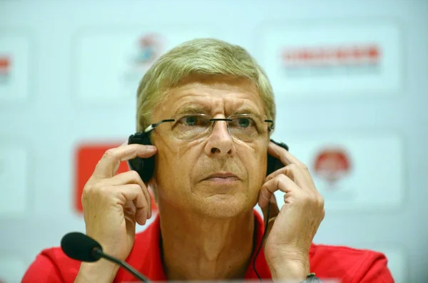 Arsene Wenger Trener British Soccer Arsenalu Jest Zdjęciu Podczas Konferencji — Zdjęcie stockowe