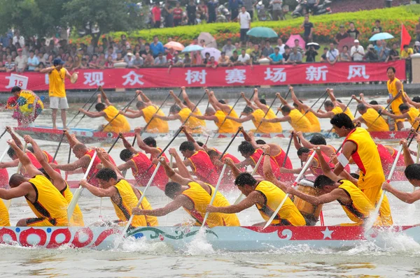 Participantes Competem 2012 Fuzhou Cross Strait Dragon Boat Race Cidade — Fotografia de Stock