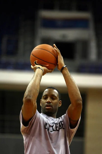 Estrela Nba Tracy Mcgrady Desempenha Tiro Cego Durante Uma Sessão — Fotografia de Stock