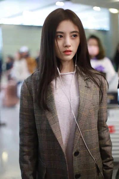 Chińska Piosenkarka Aktorka Jingyi Jest Zdjęciu Międzynarodowe Lotnisko Hongqiao Shanghai — Zdjęcie stockowe