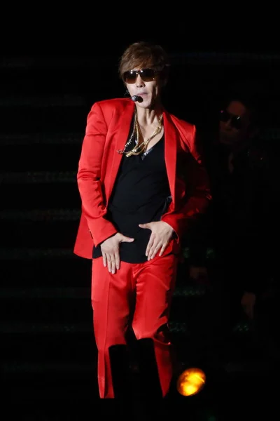 Κορέας Ποπ Τραγουδίστρια Kim Hyun Joong Εκτελεί Κατά Διάρκεια Συναυλίας — Φωτογραφία Αρχείου