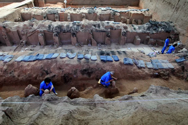 Китайські Археологи Розкопати Теракотові Воїни Яму Музеї Теракотових Воїнів Коней — стокове фото