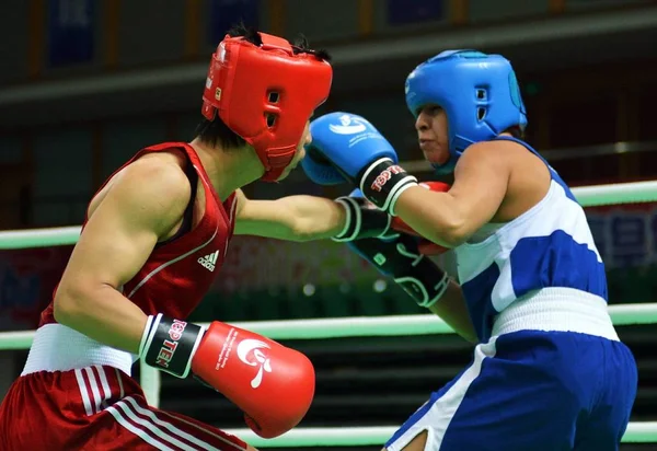 Chinas Boxer Ren Cancan Concurreert Met Amerikaanse Bokser Marlen Esparza — Stockfoto