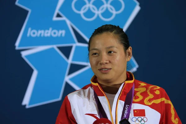 Medallista Oro Yueying China Habla Una Conferencia Prensa Después Ganar —  Fotos de Stock