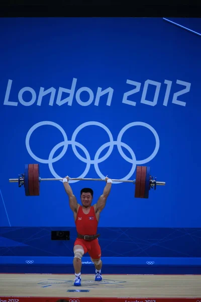 2012年7月30日 在英国伦敦举行的2012年伦敦奥运会期间 朝鲜选手金恩国参加了男子62公斤级举重项目的决赛 — 图库照片