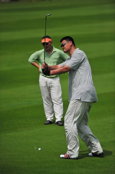 Der Pensionierte Chinesische Basketball Superstar Yao Ming Vorne Spielt Einen — Stockfoto