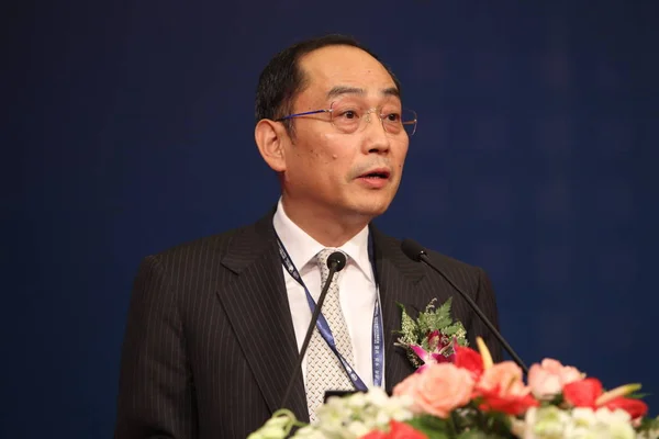 中联重工科技股份有限公司董事长兼 Ceo 在2012年10月30日于中国上海举行的2012年全球 Ceo 大会上致辞 — 图库照片