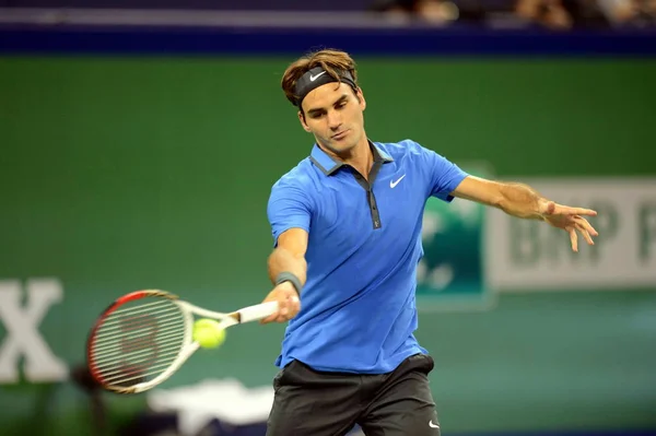 Roger Federer Szwajcarii Zwraca Strzał Przeciw Jen Hsun Tajwanu Drugim — Zdjęcie stockowe