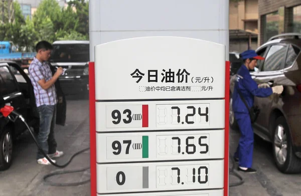 Vista Uma Placa Preço Combustível Posto Gasolina Cidade Nantong Leste — Fotografia de Stock