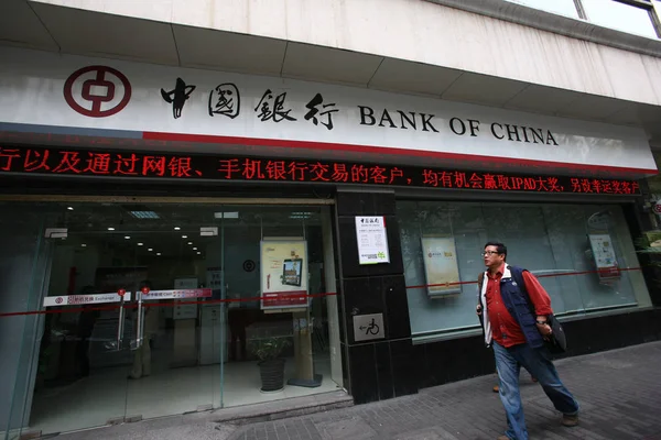 Gyalogosok Járni Elmúlt Egy Ága Bank China Boc Sanghajban Kínában — Stock Fotó