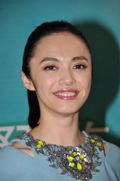 2012年9月25日 中国女演员姚晨在中国上海举行的 Bitherm 新产品促销活动中摆姿势 — 图库照片