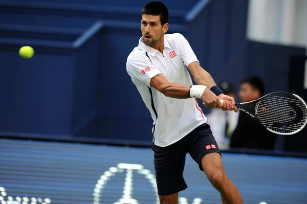 Novak Djokovic Aus Serbien Gibt Einen Schuss Gegen Feliciano Lopez — Stockfoto