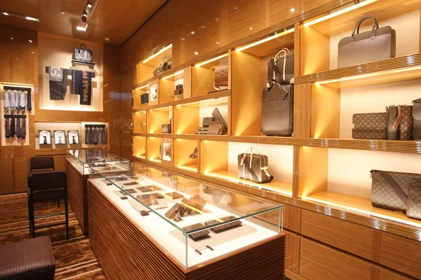 Uitzicht Nieuwe Flagship Store Van Louis Vuitton Met Inbegrip Van — Stockfoto