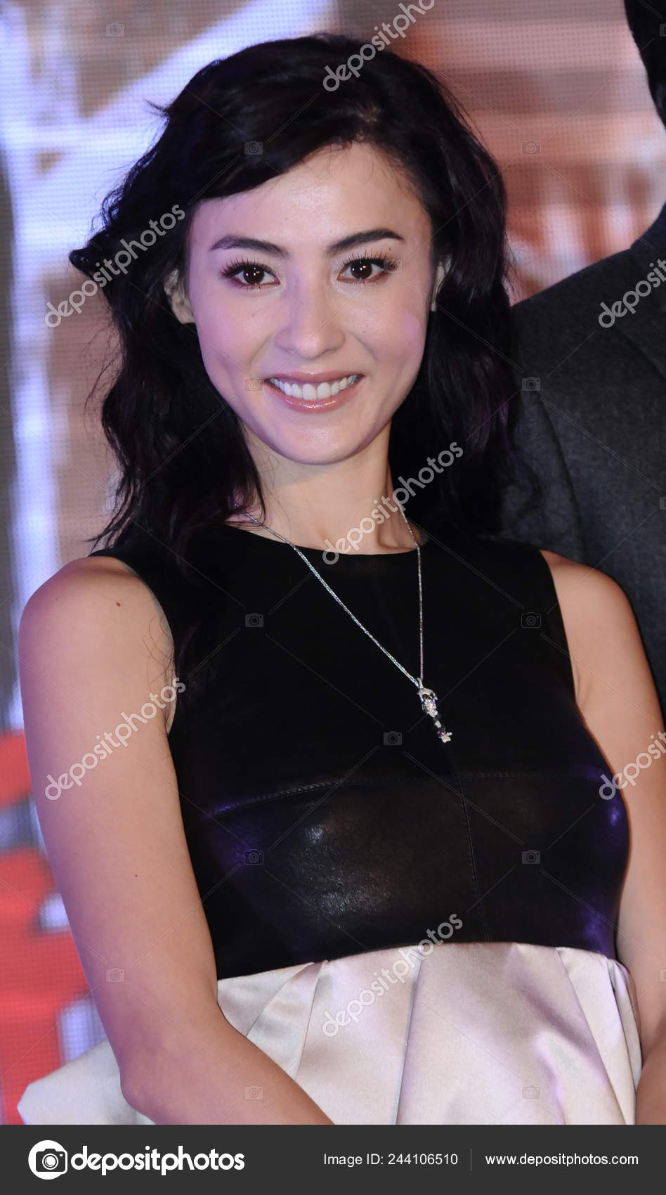 セシリア・チャン 香港女優セシリア チャンは 中国での危険な関係の映画の記者会見に臨んだ 2012 — ストック編集用写真©ChinaImages#244106510