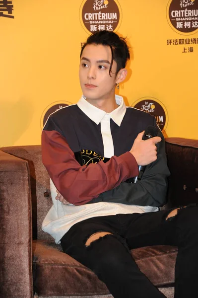 Κινεζική Ηθοποιός Dylan Wang Hedi Από Νέα Σύνθεση Της Ομάδας — Φωτογραφία Αρχείου