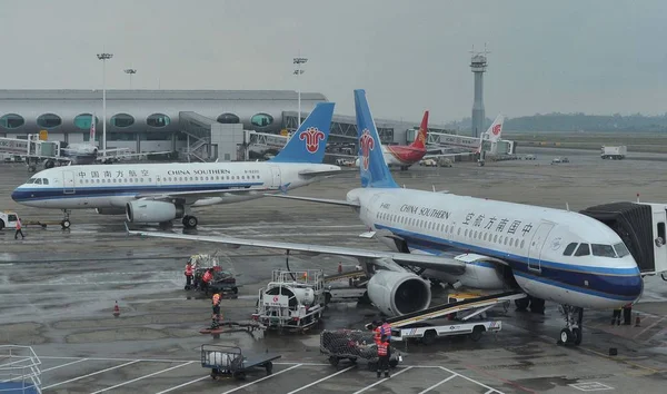 Airbus Jet Repülőgépek China Southern Airlines Képen Chongqing Jiangbei Nemzetközi — Stock Fotó