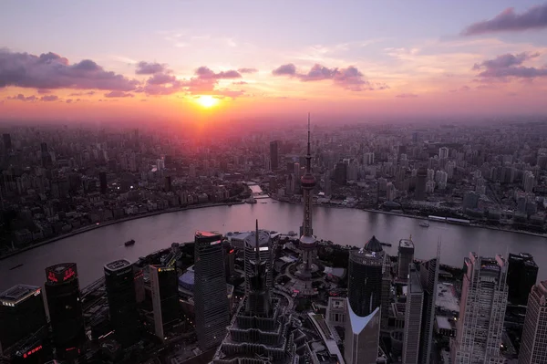 Foto Van Shanghai World Financial Center Toont Skyline Bij Zonsondergang — Stockfoto