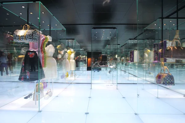 Vista Nueva Tienda Insignia Louis Vuitton Incluyendo Exhibiciones Exposición Louis —  Fotos de Stock