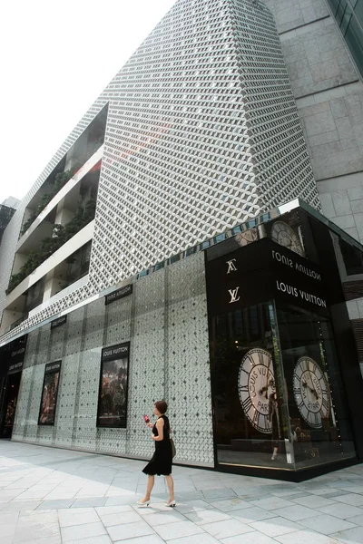 Πεζόδρομο Πόδια Παρελθόν Louis Vuitton Maison Hung Lang Πλατεία Στη — Φωτογραφία Αρχείου