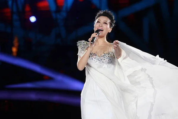 Chinese Singer Tan Jing Performs Gala Celebrating Triumph Chinese Olympic — Stock Photo, Image