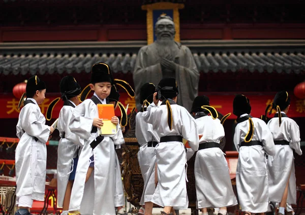 Neu Eingeschriebene Grundschüler Traditionellen Chinesischen Kostümen Nehmen September 2012 Der — Stockfoto