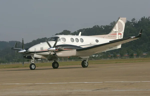 Beechcraft King Air C90Gtx Taxik Leszállás Után Zhuhai Sanzao Repülőtéren — Stock Fotó